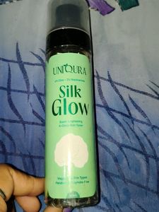 Uniqura Silk Glow Face Toner