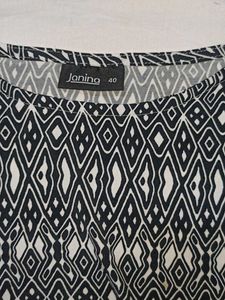 Stylish Black &amp; White Geometric Print Top