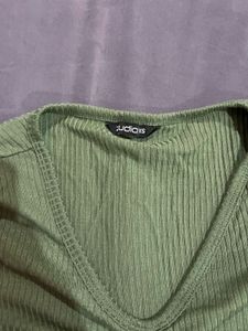 Ruched V-Neck Ribbed Long Sleeve Top