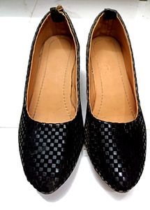 Black Jutti