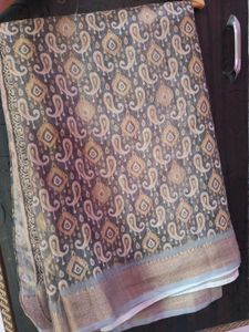 Elegant Paisley Print Saree