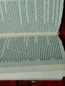 UNUSED: Fourth Wing Book (Flat ₹30 OFF)