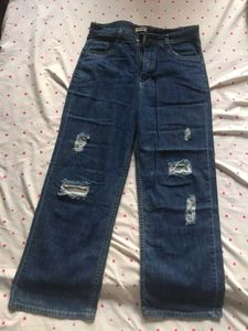 Chinese ripped straight legged summer jeans