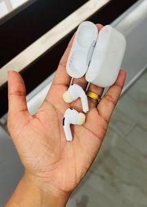 Apple AirPods Pro (2nd Gen) with Case