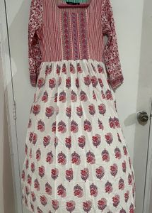Elegant Cream Kurta with Pink Paisley Print