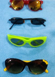 Only 1 glass out of 4 Sunglass for kids