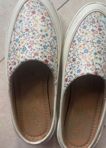 Floral Mules - Comfortable &amp; Stylish Slip-Ons