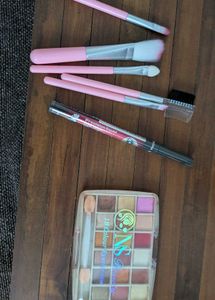 18 Color Eyeshadow Palette, eyeliner with Brushes