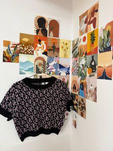 Stylish Patterned Cropped Knit Top