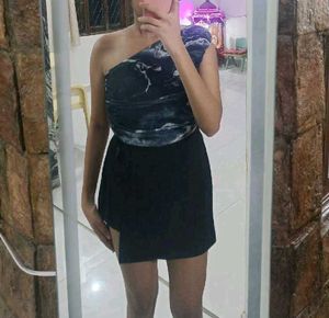Chic One-Shoulder Marble Top
