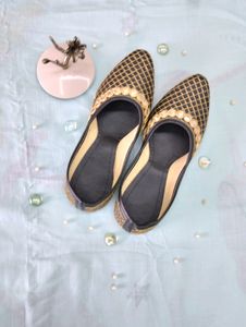 Stylish And Trendy Embroidery Jutis for Womens