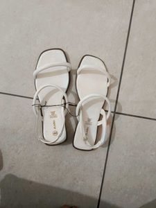 Sale 🔴 Completely new Stylish White Flat Sandals