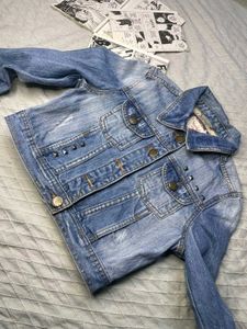 A Premium Cropped denim jacket