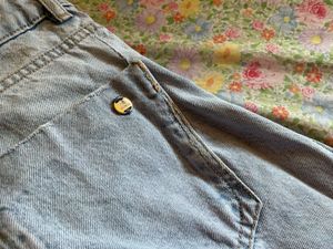 Article-1 Zara Light Wash Denim Jeans.