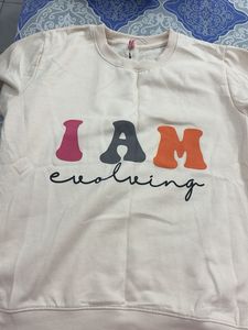 Cream Sweatshirt "I Am Evolving"