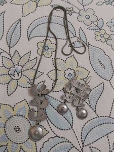 jewellery set : earring &amp; necklace