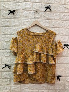 Yellow Floral Cold Shoulder Top🦢👜