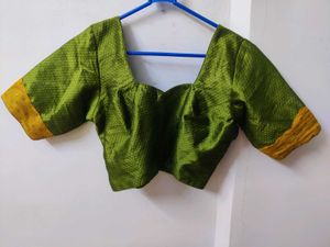 💚 Olive Green Fully Stitched Blouse