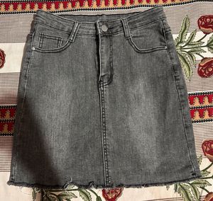 women fitted denim skirt