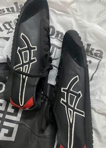 Onitsuka Tiger Black Sneakers *FIRST COPY*