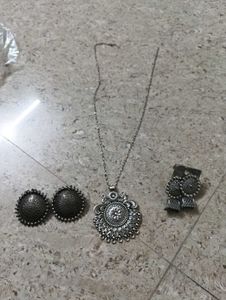 Silver Tone Jewelry Set