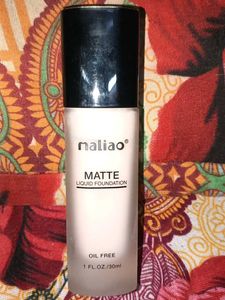Matte liquid foundation