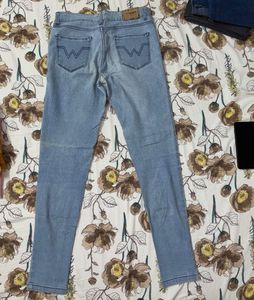 Light Wash Slim Fit Jeans