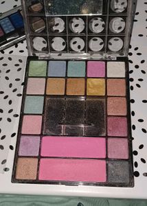 VOCE Eyeshadow &amp; Blush Palette