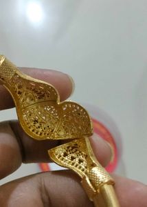 Brand new Exquisite Gold Bangle Bracelet
