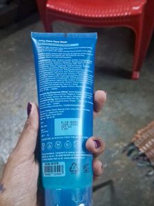 Swiss Beauty Juicy Glow Face Wash