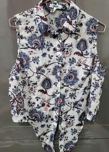 Chic Sleeveless Floral Print Top