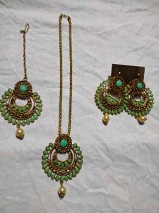 Elegant Green Stone Jewellery Set