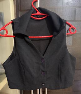 Black Sleeveless Button-Front Vest Crop To