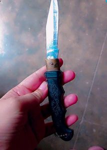 Mans and Women Knife Safety