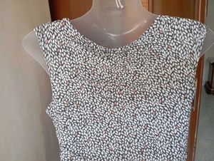 Stylish Sleeveless V-Neck Top