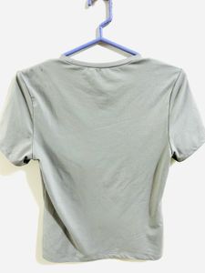 H&amp;M Fitted Gray T-Shirt
