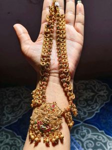 Exquisite Gold-Tone Indian Jewellery Set