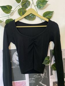 PRICE DROP‼️Black cropped Ribbed Ruched Long Sleev