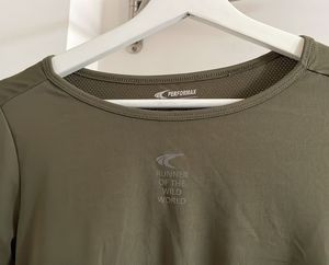 Activewear Long Sleeve Cropped Top