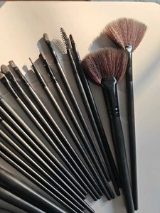 Professional Makeup Brush Set - 20 Pieces with Bla