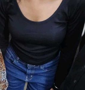 Scoop neck Ribbed Black Top