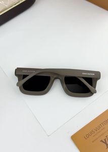 *LOUIS VUITTON BROWN 7782*