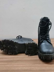 🖤 Chunky Combat Boots | Trendy Lace-Up Boot