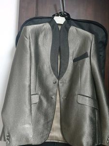 brand new 👌🌹Striking Metallic Tuxedo Jacket