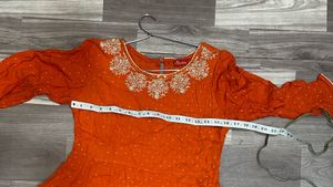 women solid anarkali kurta