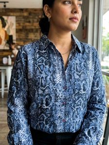 Stylish Blue Snakeskin Print Button-Up Shirt