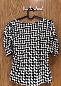 Houndstooth Puff Sleeve Top