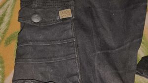 black stylish cargo pant