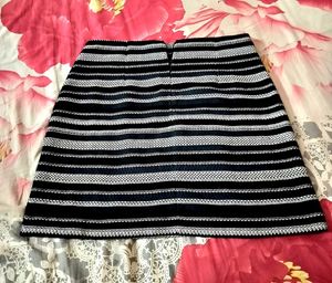 Chic Striped Mini Skirt with texture woven into th