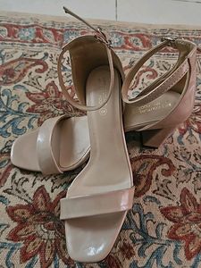 Steal Deal NUDE HEELS